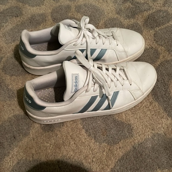 Adidas - Picture 3 of 5